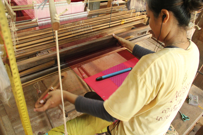 attraction-Kandal Population A Woman Weave Silk.jpg